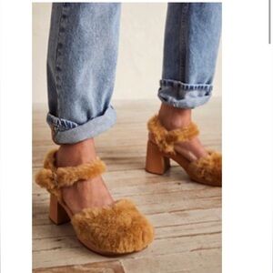 NWOB Swedish Hasbeens fluff sandal